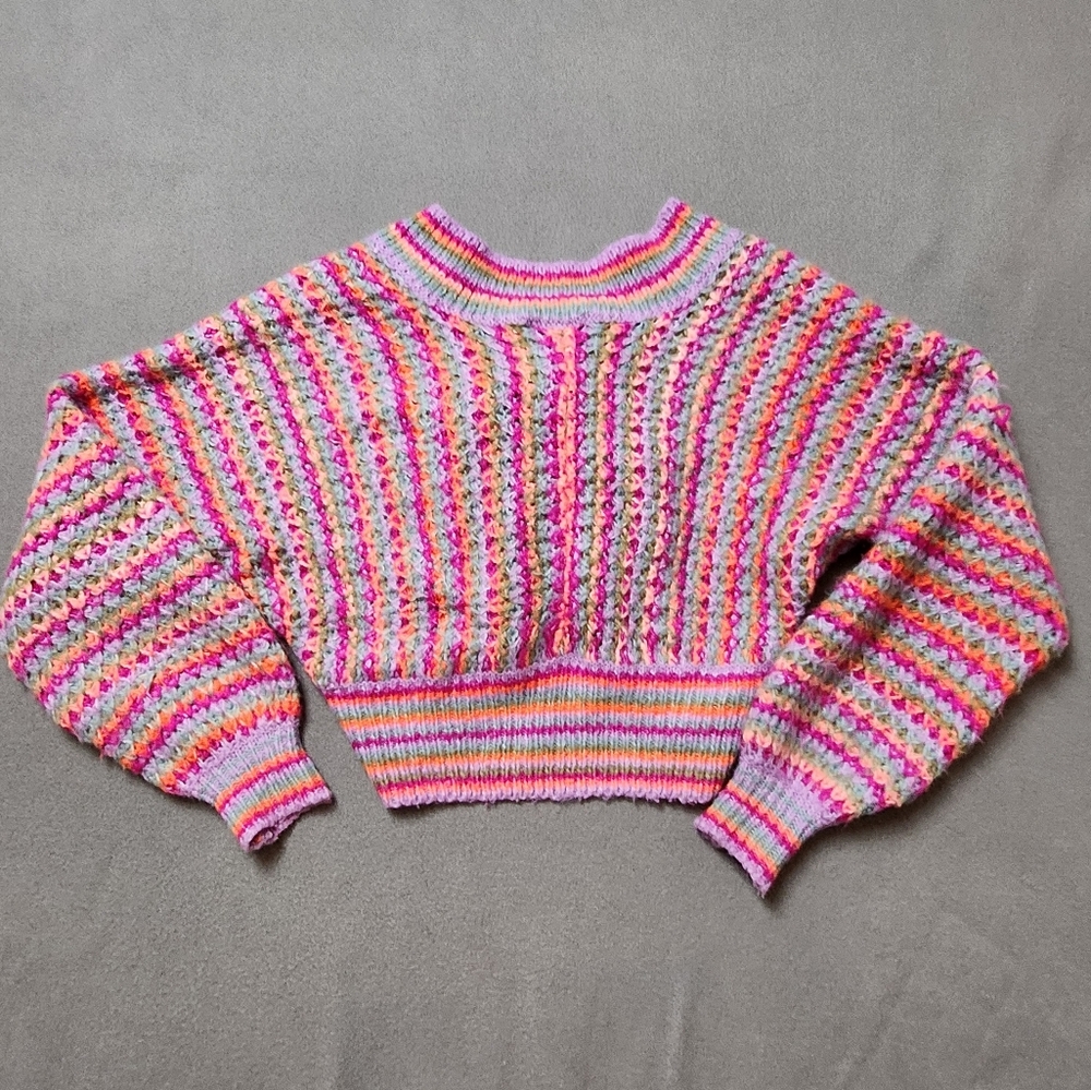 Soft and cozy colourful oversized cropped V-neck cardigan - Picture 6 of 13